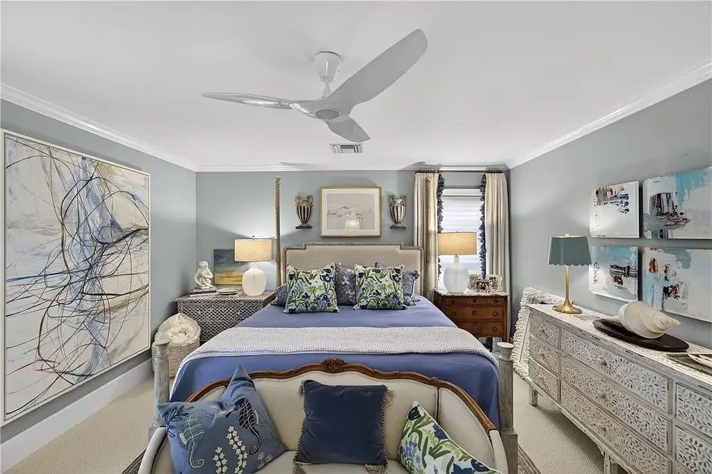 Stunning $7.8 Million Luxury Golf Estate in Indian River Shores Real Estate, Exclusive Resort-Style Living Opportunity 11 Luxury golf course home at 140 Island Creek Dr in Indian River Shores with pool and landscaped backyard