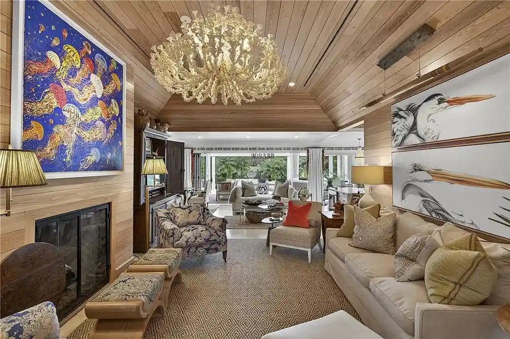 Stunning $7.8 Million Luxury Golf Estate in Indian River Shores Real Estate, Exclusive Resort-Style Living Opportunity 8 Luxury golf course home at 140 Island Creek Dr in Indian River Shores with pool and landscaped backyard