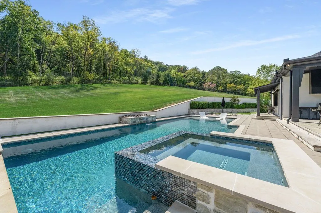 Luxury Tennessee Estate Combining Classic Elegance with Modern Design Listed for $7.995M 22 1409 Montmorenci Pass — Stunning Tennessee Estate 11