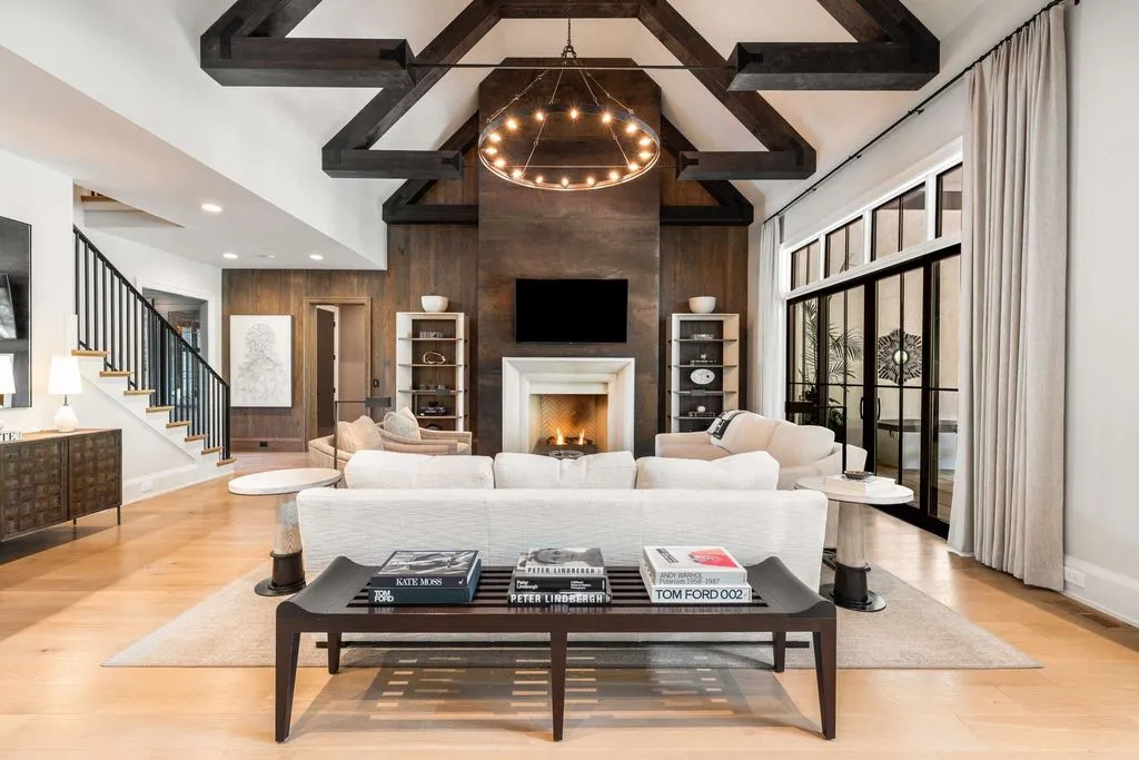 Luxury Tennessee Estate Combining Classic Elegance with Modern Design Listed for $7.995M 7 1409 Montmorenci Pass — Stunning Tennessee Estate 2