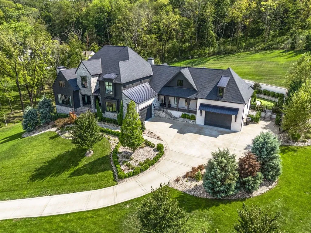 Luxury Tennessee Estate Combining Classic Elegance with Modern Design Listed for $7.995M 6 1409 Montmorenci Pass — Stunning Tennessee Estate 24