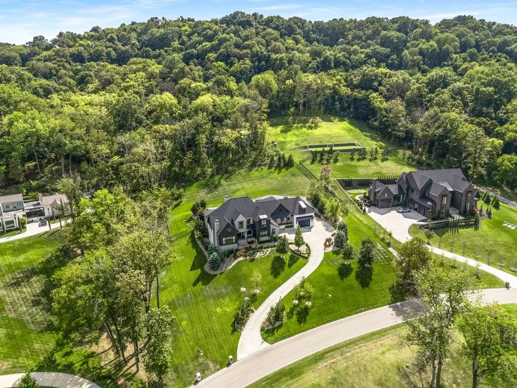Luxury Tennessee Estate Combining Classic Elegance with Modern Design Listed for $7.995M 24 1409 Montmorenci Pass — Stunning Tennessee Estate 25