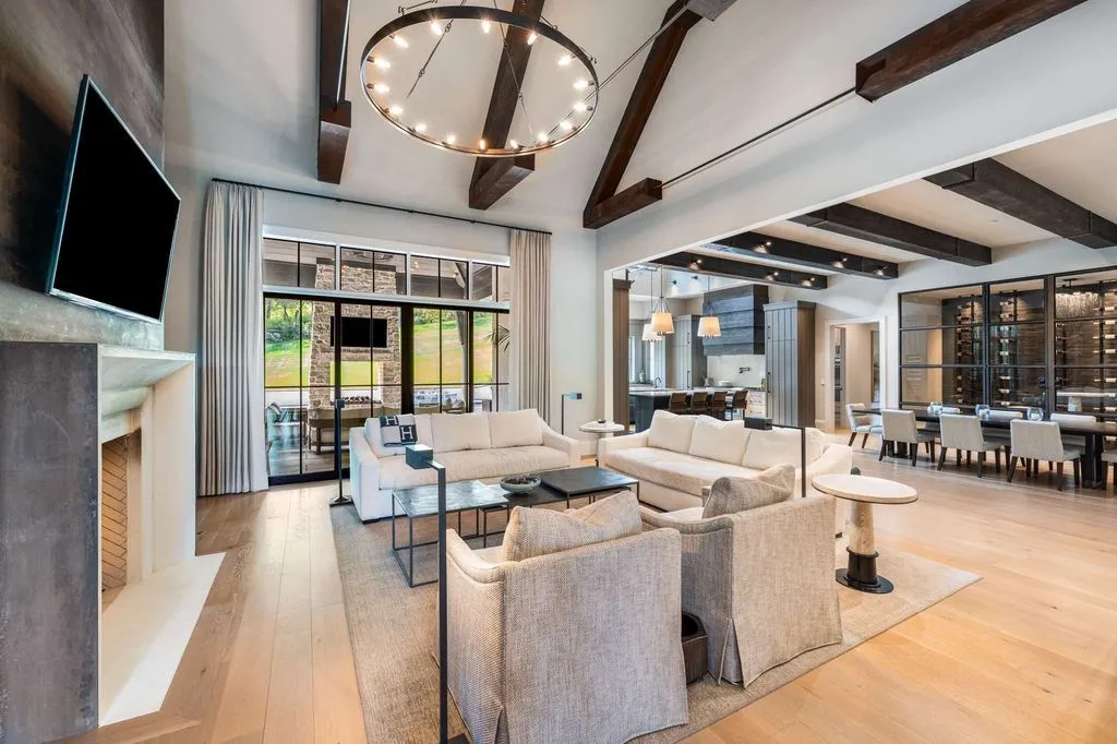 Luxury Tennessee Estate Combining Classic Elegance with Modern Design Listed for $7.995M 8 1409 Montmorenci Pass — Stunning Tennessee Estate 3