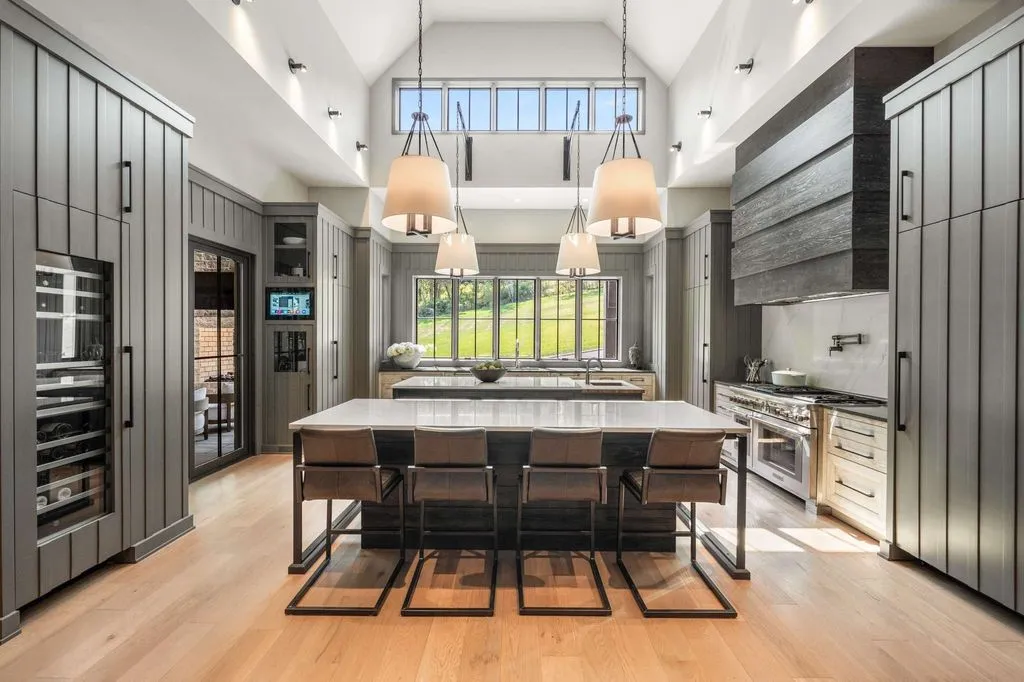 Luxury Tennessee Estate Combining Classic Elegance with Modern Design Listed for $7.995M 10 1409 Montmorenci Pass — Stunning Tennessee Estate 5