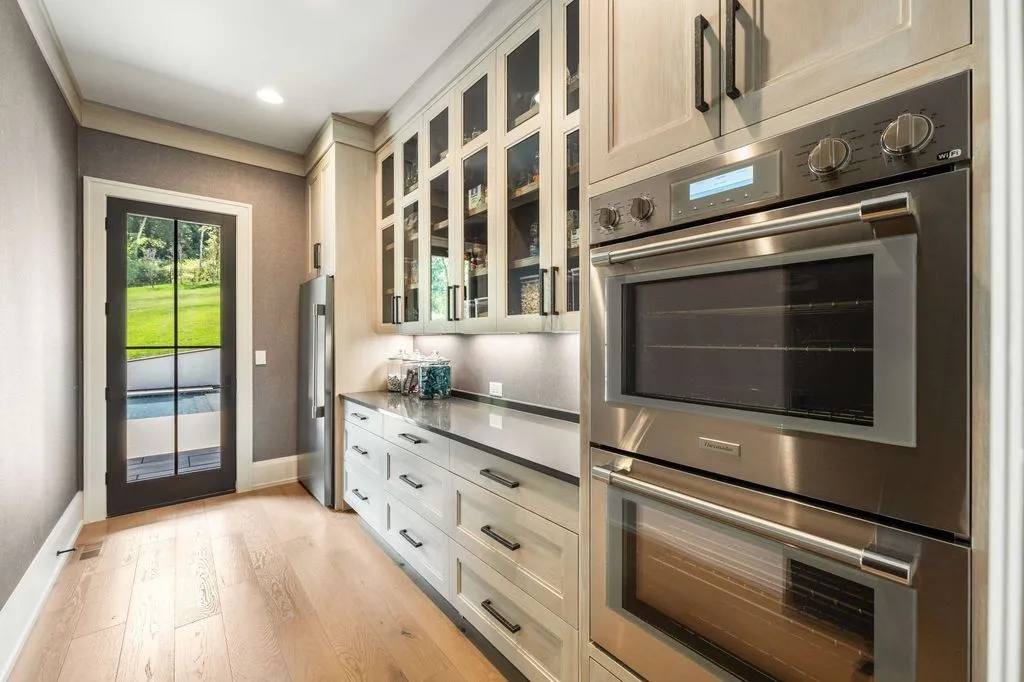 Luxury Tennessee Estate Combining Classic Elegance with Modern Design Listed for $7.995M 13 1409 Montmorenci Pass — Stunning Tennessee Estate 8