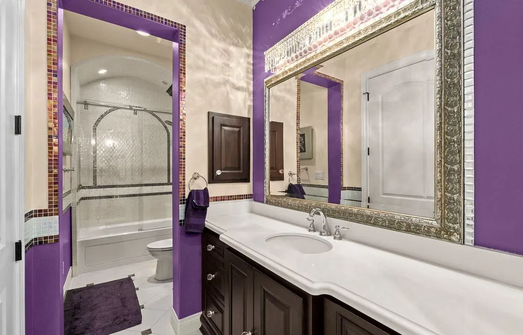 Private, Resort-Inspired Texas Estate Lists for $3,399,000 29 1418 Greystone A Stunning Texas Estate Offering Elevated Resort Living 23