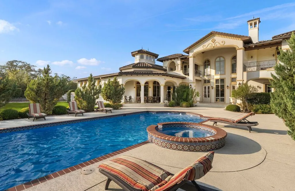 Private, Resort-Inspired Texas Estate Lists for $3,399,000 20 1418 Greystone A Stunning Texas Estate Offering Elevated Resort Living 25