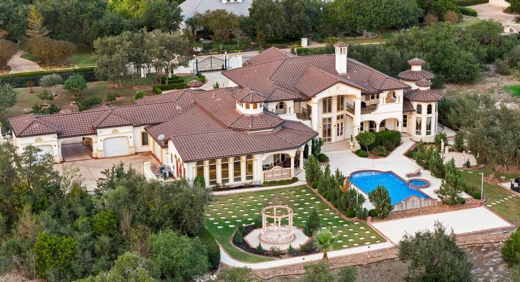 Private, Resort-Inspired Texas Estate Lists for $3,399,000 33 1418 Greystone A Stunning Texas Estate Offering Elevated Resort Living 30