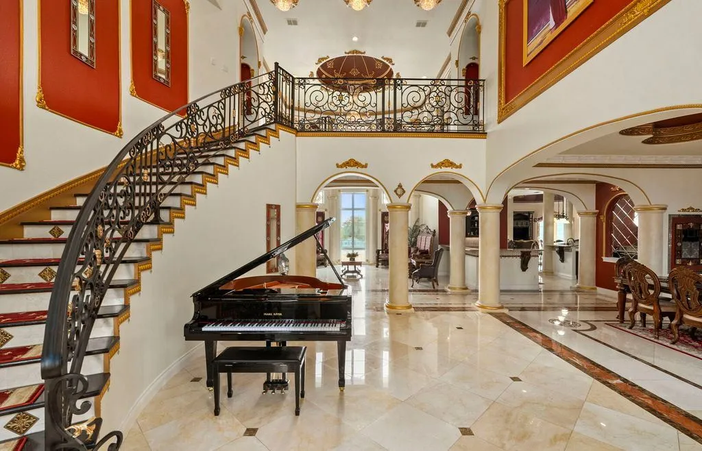 Private, Resort-Inspired Texas Estate Lists for $3,399,000 8 1418 Greystone A Stunning Texas Estate Offering Elevated Resort Living 6