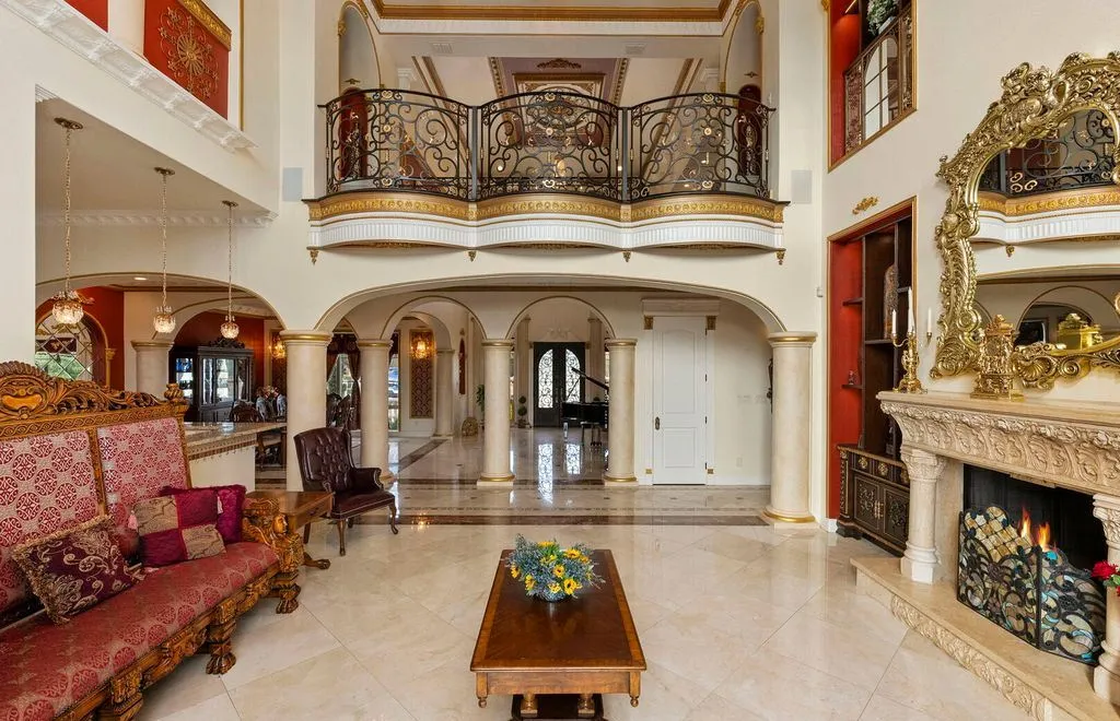 Private, Resort-Inspired Texas Estate Lists for $3,399,000 10 1418 Greystone A Stunning Texas Estate Offering Elevated Resort Living 8