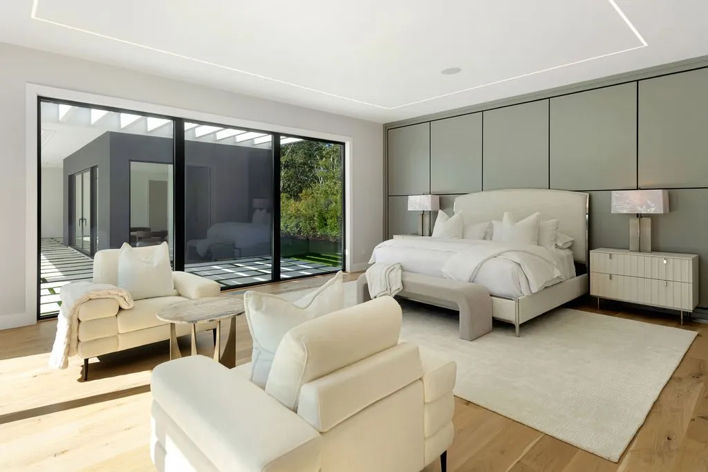 Exquisite Modern Estate on Nearly 5 Acres in New York Lists for $13.995 Million 19 15 Watermill Height Dr An Exquisite Modern Estate on Nearly 5 Acres in New York 12