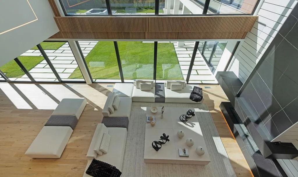 Exquisite Modern Estate on Nearly 5 Acres in New York Lists for $13.995 Million 12 15 Watermill Height Dr An Exquisite Modern Estate on Nearly 5 Acres in New York 14