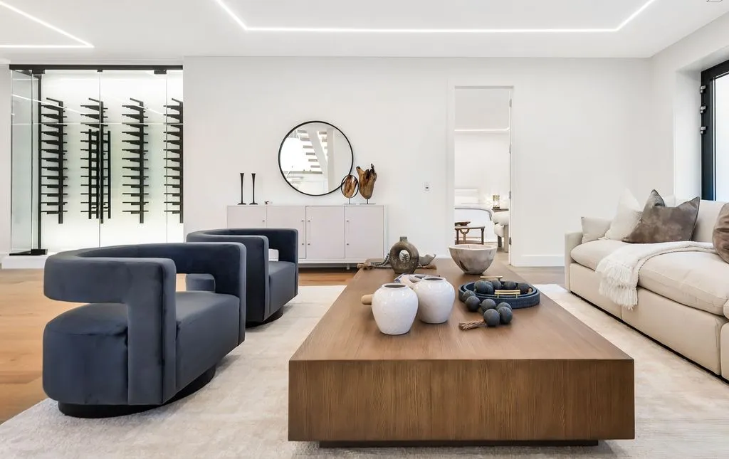 Exquisite Modern Estate on Nearly 5 Acres in New York Lists for $13.995 Million 21 15 Watermill Height Dr An Exquisite Modern Estate on Nearly 5 Acres in New York 20