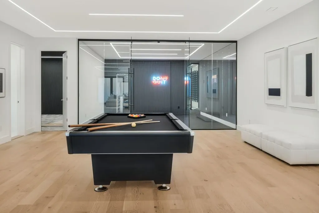 Exquisite Modern Estate on Nearly 5 Acres in New York Lists for $13.995 Million 22 15 Watermill Height Dr An Exquisite Modern Estate on Nearly 5 Acres in New York 21
