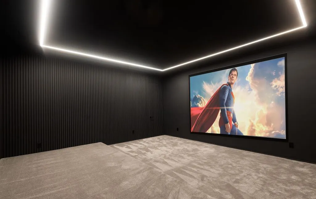 Exquisite Modern Estate on Nearly 5 Acres in New York Lists for $13.995 Million 23 15 Watermill Height Dr An Exquisite Modern Estate on Nearly 5 Acres in New York 22