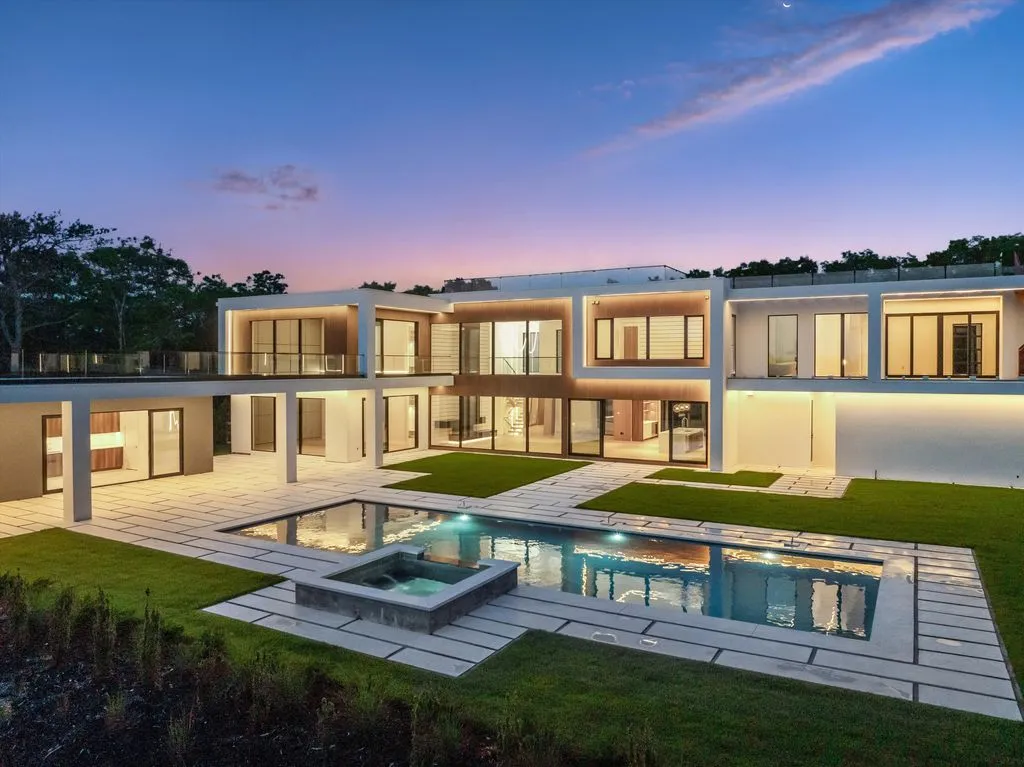 Exquisite Modern Estate on Nearly 5 Acres in New York Lists for $13.995 Million 27 15 Watermill Height Dr An Exquisite Modern Estate on Nearly 5 Acres in New York 28