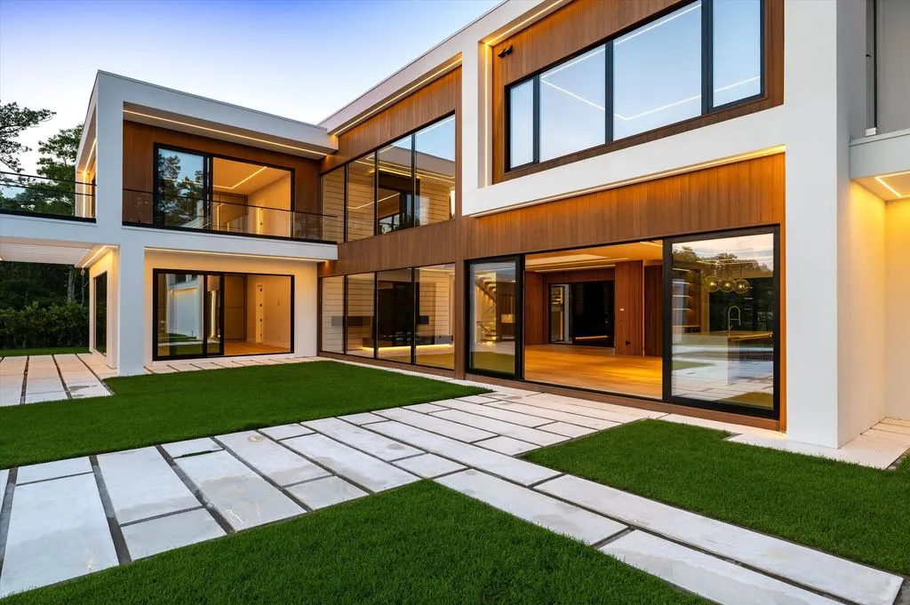 Exquisite Modern Estate on Nearly 5 Acres in New York Lists for $13.995 Million 28 15 Watermill Height Dr An Exquisite Modern Estate on Nearly 5 Acres in New York 29