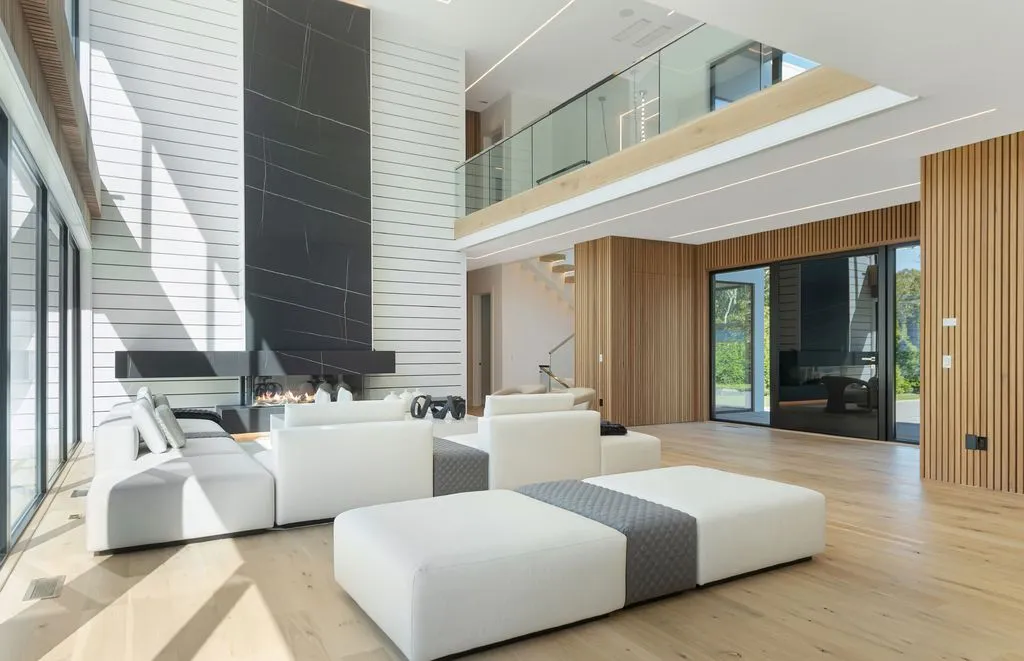 Exquisite Modern Estate on Nearly 5 Acres in New York Lists for $13.995 Million 9 15 Watermill Height Dr An Exquisite Modern Estate on Nearly 5 Acres in New York 5