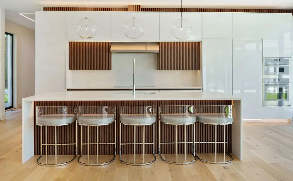 Exquisite Modern Estate on Nearly 5 Acres in New York Lists for $13.995 Million 13 15 Watermill Height Dr An Exquisite Modern Estate on Nearly 5 Acres in New York 8