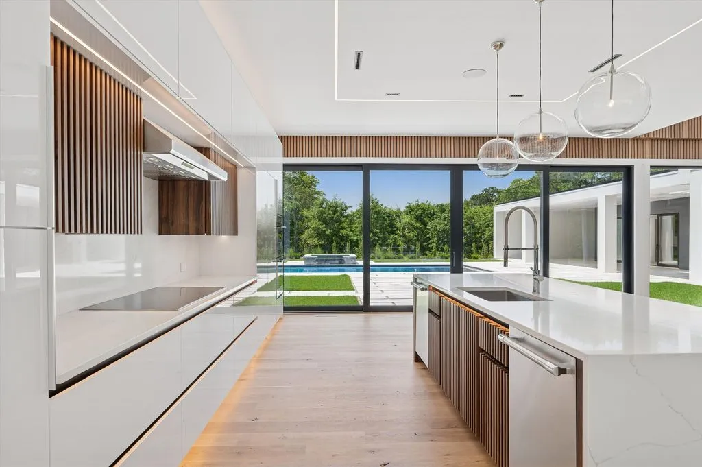 Exquisite Modern Estate on Nearly 5 Acres in New York Lists for $13.995 Million 14 15 Watermill Height Dr An Exquisite Modern Estate on Nearly 5 Acres in New York 9