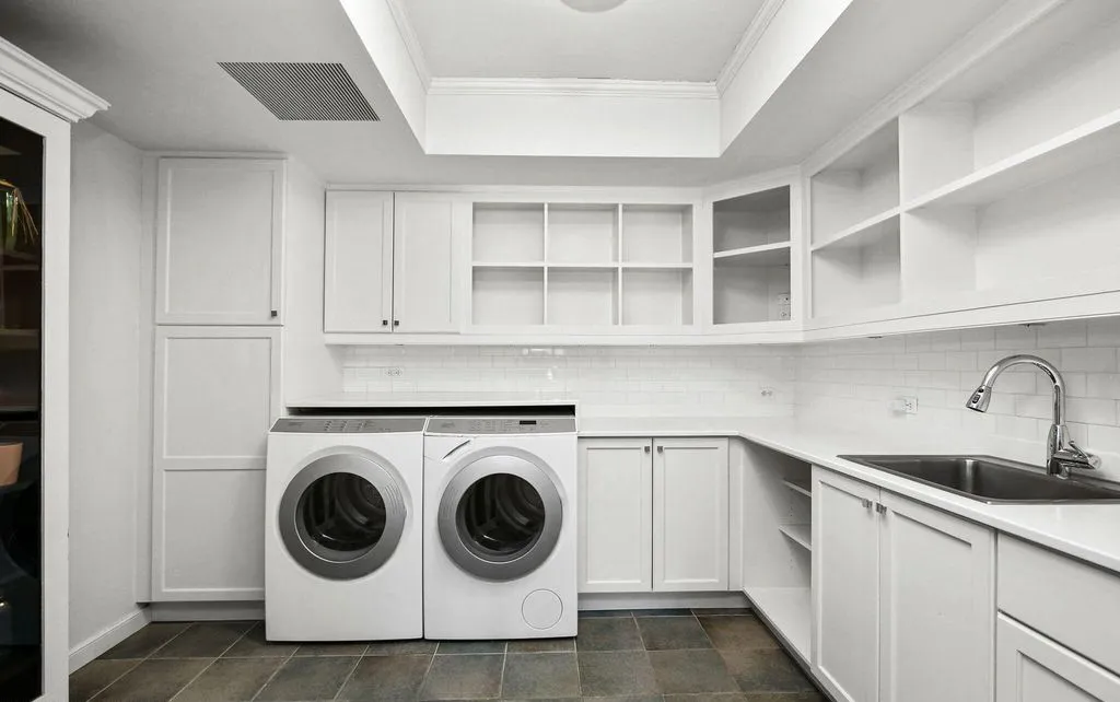 Classic English Manor in Connecticut Listed for $15.6 Million 23 164 Round Hill Rd Stunning English Manor in Connecticut 18