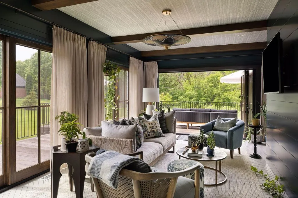 Elegant Luxury Residence by Hendel Homes Showcasing Superior Craftsmanship Available for $4.95M 15 170 Spur Cir Stunning Luxury Estate by Hendel Homes in Minnesota 11