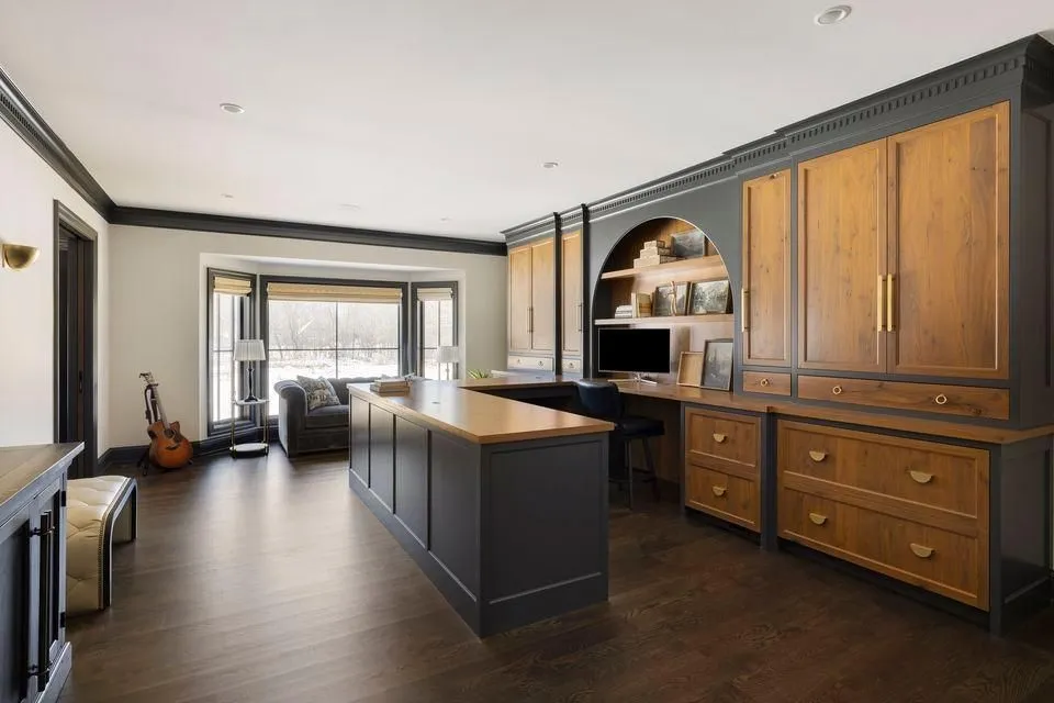 Elegant Luxury Residence by Hendel Homes Showcasing Superior Craftsmanship Available for $4.95M 17 170 Spur Cir Stunning Luxury Estate by Hendel Homes in Minnesota 13