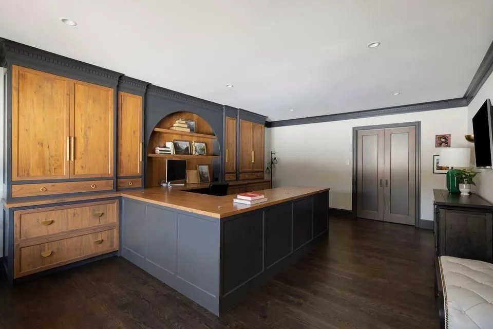 Elegant Luxury Residence by Hendel Homes Showcasing Superior Craftsmanship Available for $4.95M 18 170 Spur Cir Stunning Luxury Estate by Hendel Homes in Minnesota 14