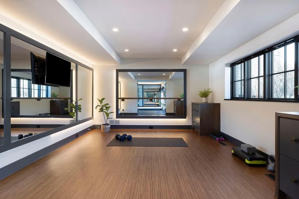 Elegant Luxury Residence by Hendel Homes Showcasing Superior Craftsmanship Available for $4.95M 29 170 Spur Cir Stunning Luxury Estate by Hendel Homes in Minnesota 26