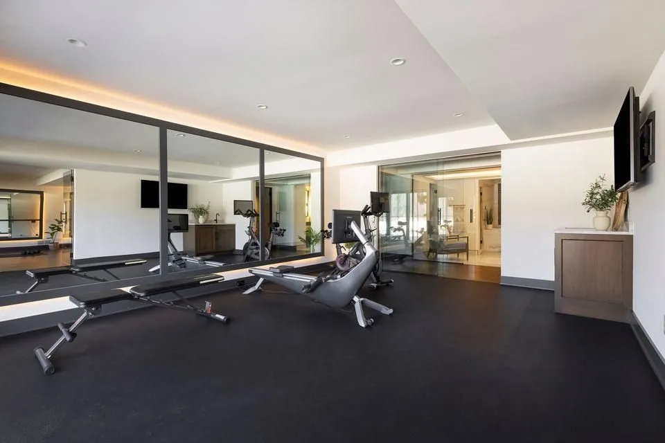 Elegant Luxury Residence by Hendel Homes Showcasing Superior Craftsmanship Available for $4.95M 30 170 Spur Cir Stunning Luxury Estate by Hendel Homes in Minnesota 27