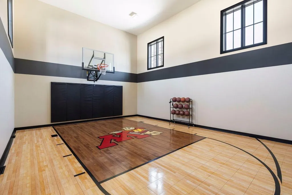 Elegant Luxury Residence by Hendel Homes Showcasing Superior Craftsmanship Available for $4.95M 31 170 Spur Cir Stunning Luxury Estate by Hendel Homes in Minnesota 28