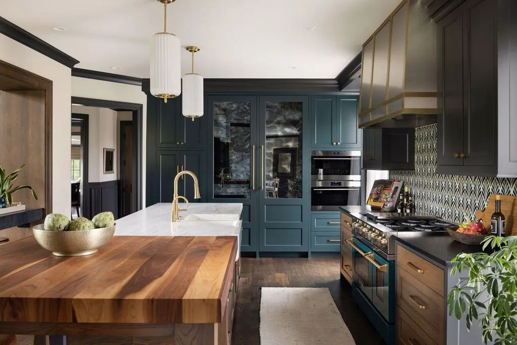 Elegant Luxury Residence by Hendel Homes Showcasing Superior Craftsmanship Available for $4.95M 11 170 Spur Cir Stunning Luxury Estate by Hendel Homes in Minnesota 7