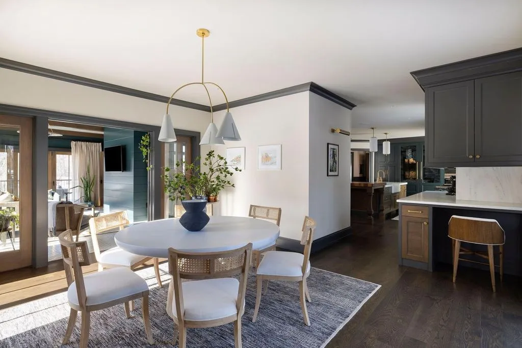 Elegant Luxury Residence by Hendel Homes Showcasing Superior Craftsmanship Available for $4.95M 13 170 Spur Cir Stunning Luxury Estate by Hendel Homes in Minnesota 9