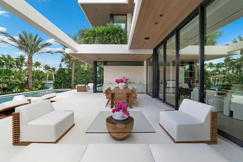 Brand-New $35 Million Luxury Waterfront Home in Miami Beach’s Sunset Islands Makes Market Debut 6 Private waterfront backyard with pool at 1745 W 24th St Miami Beach