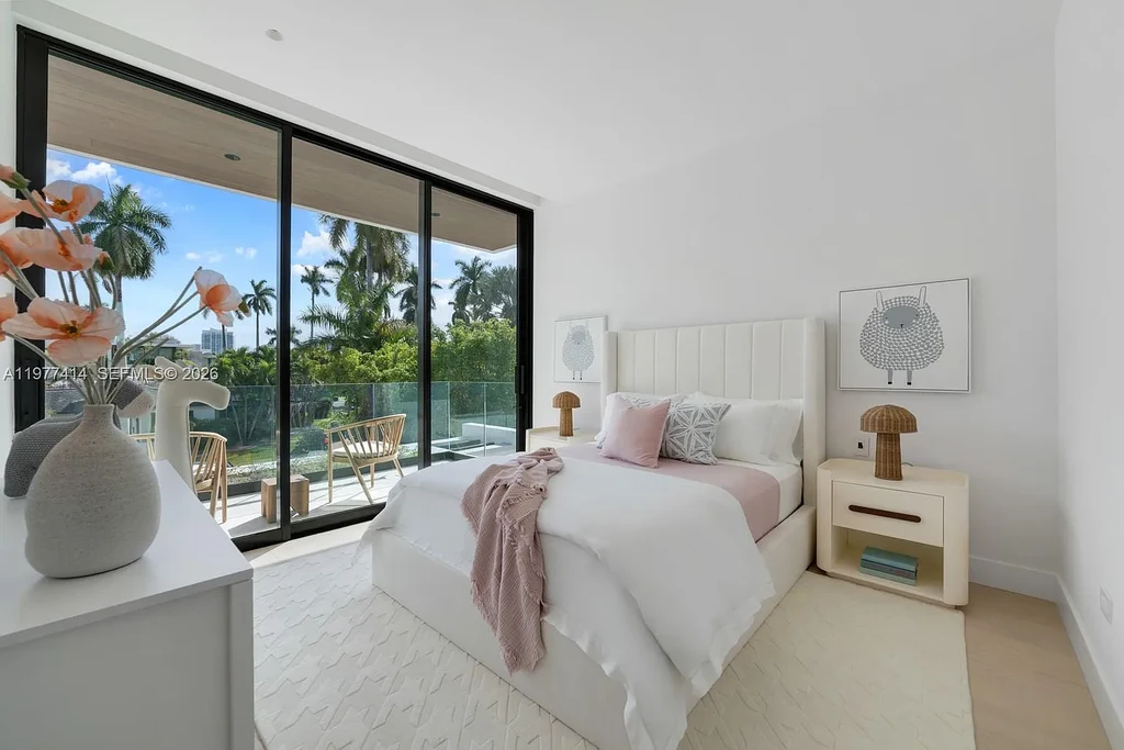 Brand-New $35 Million Luxury Waterfront Home in Miami Beach’s Sunset Islands Makes Market Debut 15 Private waterfront backyard with pool at 1745 W 24th St Miami Beach