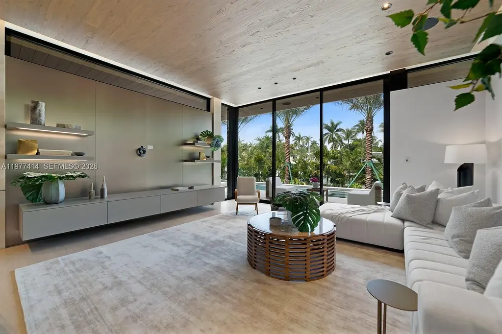 Brand-New $35 Million Luxury Waterfront Home in Miami Beach’s Sunset Islands Makes Market Debut 11 Private waterfront backyard with pool at 1745 W 24th St Miami Beach