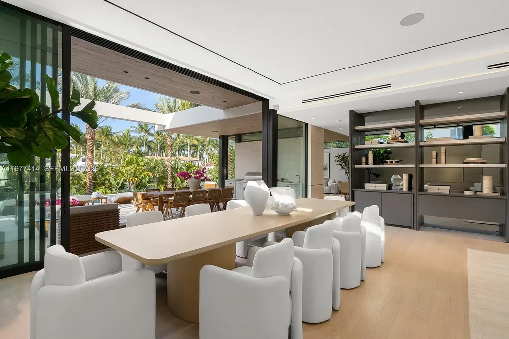Brand-New $35 Million Luxury Waterfront Home in Miami Beach’s Sunset Islands Makes Market Debut 10 Private waterfront backyard with pool at 1745 W 24th St Miami Beach