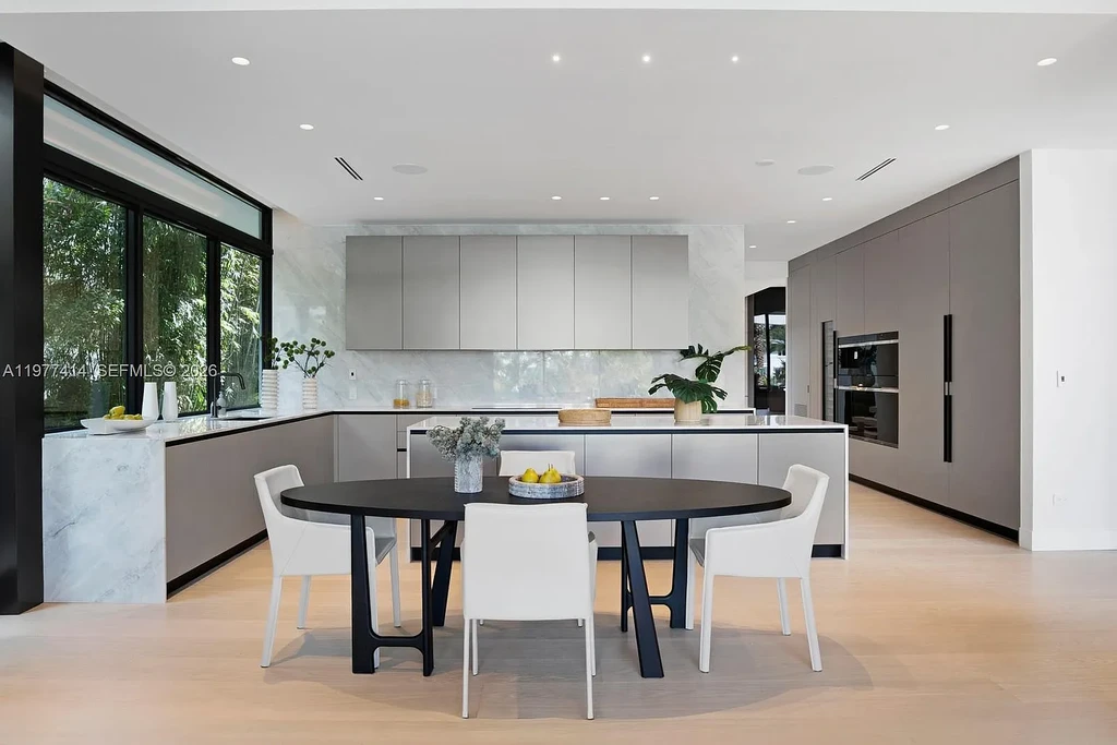 Brand-New $35 Million Luxury Waterfront Home in Miami Beach’s Sunset Islands Makes Market Debut 9 Private waterfront backyard with pool at 1745 W 24th St Miami Beach