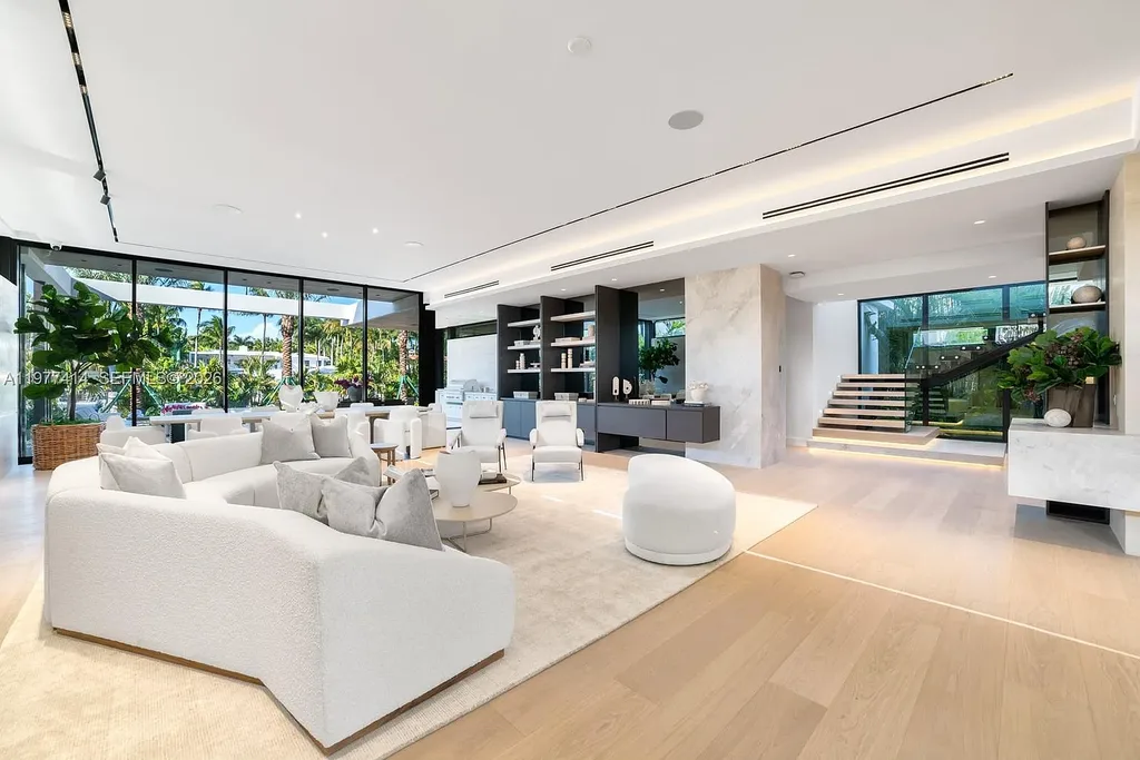 Brand-New $35 Million Luxury Waterfront Home in Miami Beach’s Sunset Islands Makes Market Debut 8 Private waterfront backyard with pool at 1745 W 24th St Miami Beach