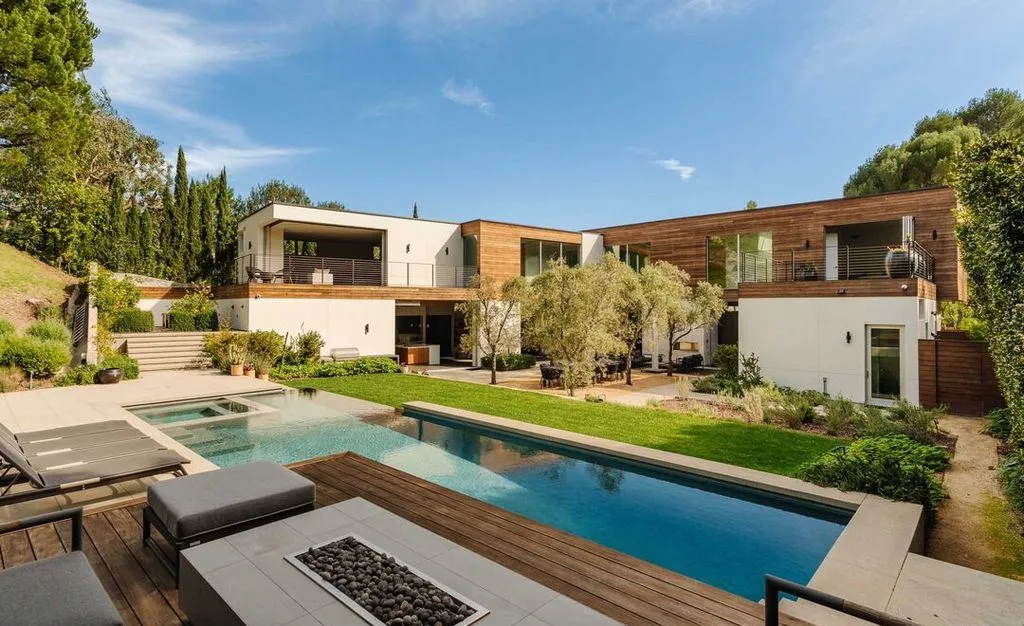 Private California Estate Offering Serenity and Convenience Lists for $11.495 Million 25 17731 Calle De Palermo Stunning Private Estate in California 20