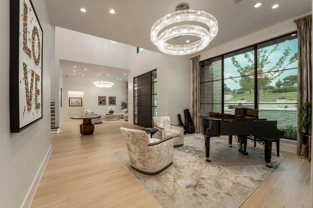 Luxury Modern Transitional Estate by Cary Hy Hits the Market in Texas for $18,998,888 10 1888 Lakeshore Dr Stunning Modern Transitional Mansion by Cary Hy 7