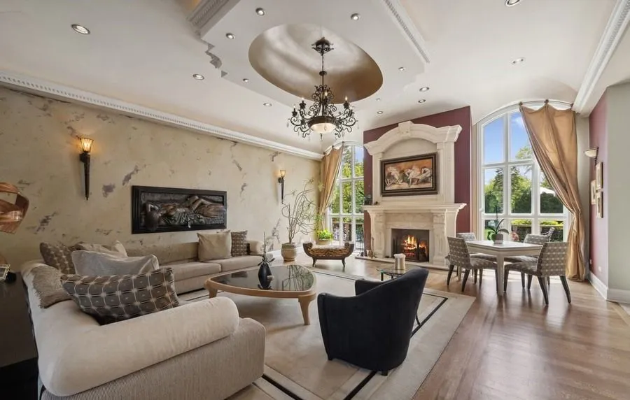 Breathtaking Northfield Residence Showcasing Resort-Style Luxury for $4.199M 11 1900 Winnetka Ave — Spectacular Northfield Residence Offering Resort Style Living 12