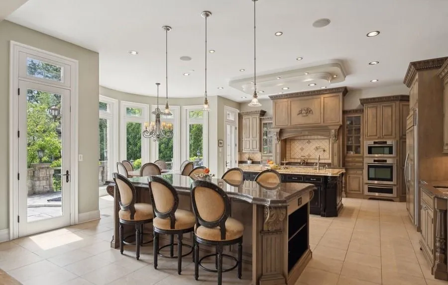 Breathtaking Northfield Residence Showcasing Resort-Style Luxury for $4.199M 12 1900 Winnetka Ave — Spectacular Northfield Residence Offering Resort Style Living 13