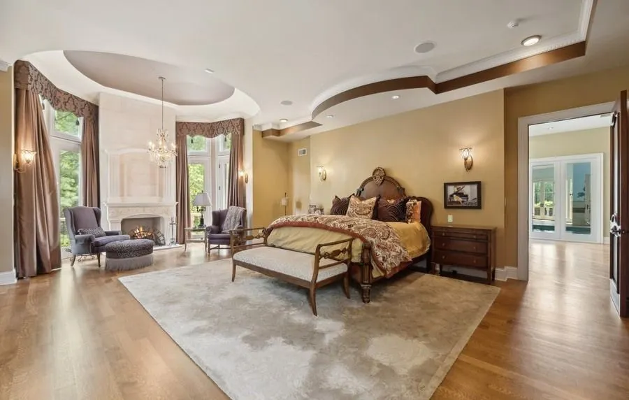 Breathtaking Northfield Residence Showcasing Resort-Style Luxury for $4.199M 19 1900 Winnetka Ave — Spectacular Northfield Residence Offering Resort Style Living 18