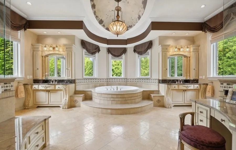 Breathtaking Northfield Residence Showcasing Resort-Style Luxury for $4.199M 20 1900 Winnetka Ave — Spectacular Northfield Residence Offering Resort Style Living 19