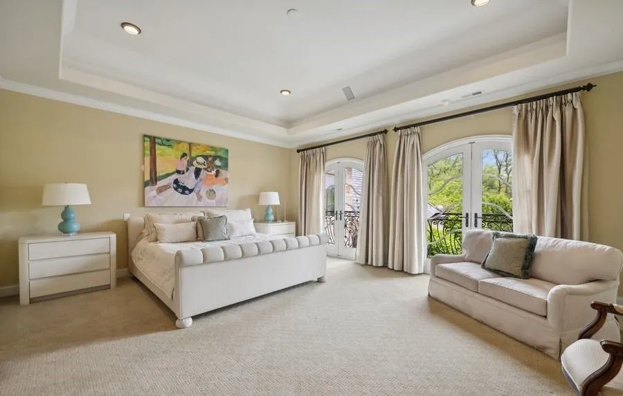 Breathtaking Northfield Residence Showcasing Resort-Style Luxury for $4.199M 21 1900 Winnetka Ave — Spectacular Northfield Residence Offering Resort Style Living 20