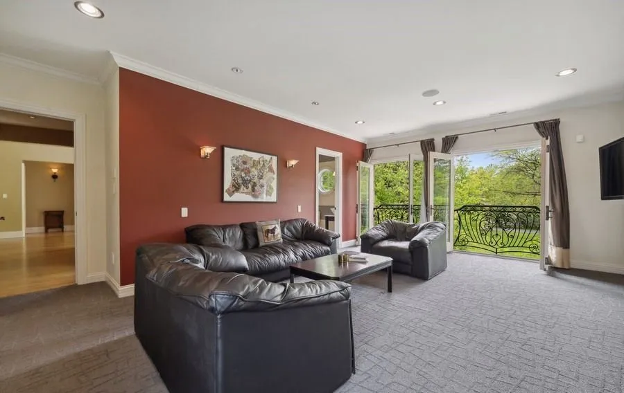 Breathtaking Northfield Residence Showcasing Resort-Style Luxury for $4.199M 23 1900 Winnetka Ave — Spectacular Northfield Residence Offering Resort Style Living 22