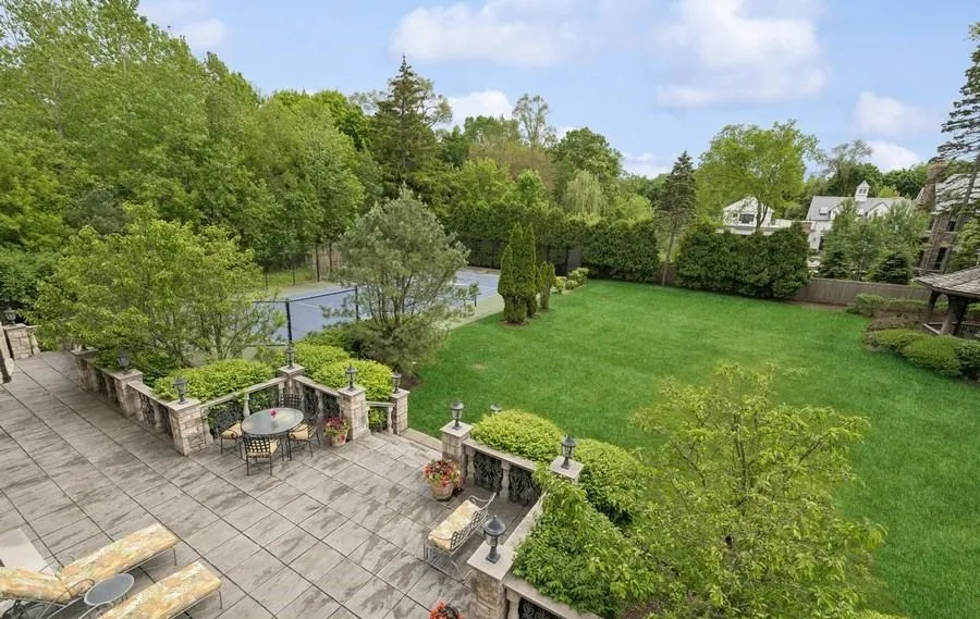 Breathtaking Northfield Residence Showcasing Resort-Style Luxury for $4.199M 17 1900 Winnetka Ave — Spectacular Northfield Residence Offering Resort Style Living 5
