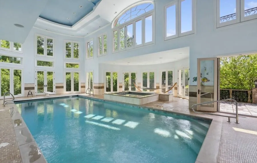 Breathtaking Northfield Residence Showcasing Resort-Style Luxury for $4.199M 14 1900 Winnetka Ave — Spectacular Northfield Residence Offering Resort Style Living 7