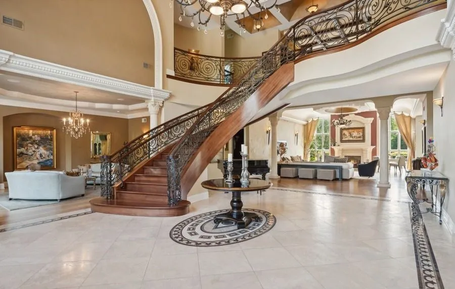 Breathtaking Northfield Residence Showcasing Resort-Style Luxury for $4.199M 8 1900 Winnetka Ave — Spectacular Northfield Residence Offering Resort Style Living 9